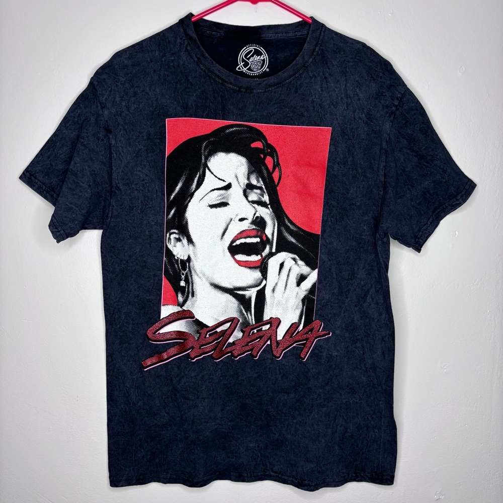 Selena Graphic Tee
